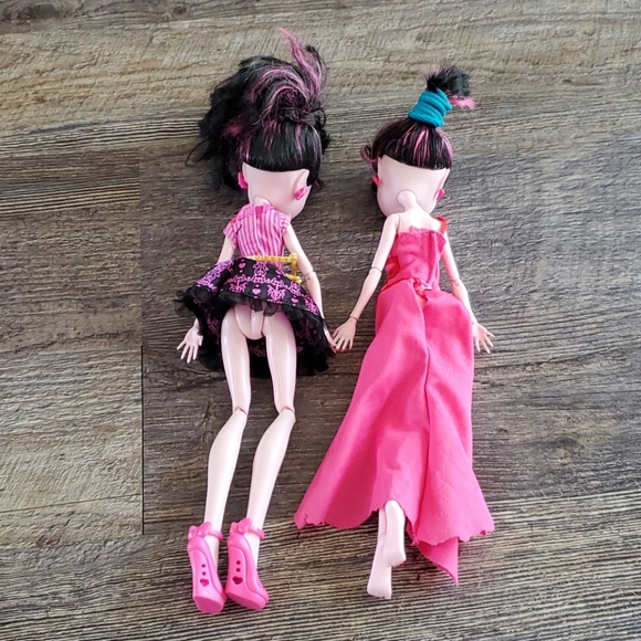 Bundle Lot of 7 Monster High dolls, clothes, shoes used - Picture 10 of 10